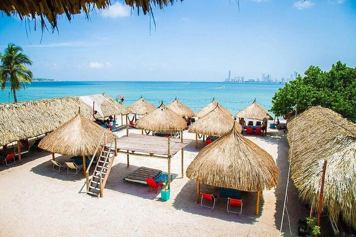 Isla Punta Arena Tierra Bomba